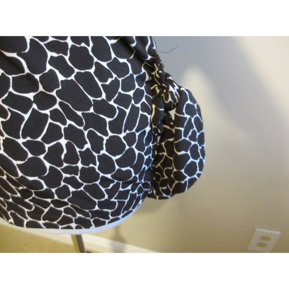 Chicos Black & White Animal Print Wrap Top Blouse Size 2 Polyester Spandex Long - Picture 5 of 6